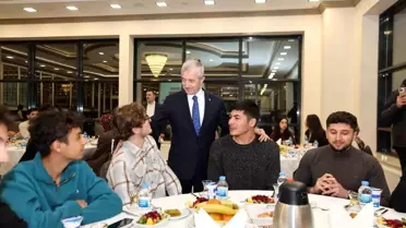 Tahmazoğlu, YKS'de ilk bine giren gençlerle buluştu