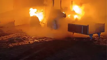 Zile'de Park Halindeki Traktör Yandı