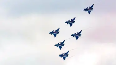 Çin Hava Kuvvetleri'nden Akrobasi Gösterisi