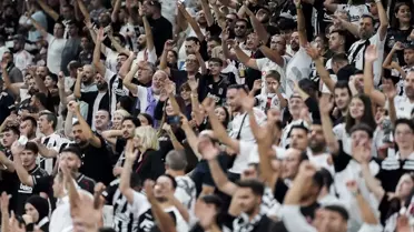 Beşiktaş taraftarından Konyaspor maçında yönetime protesto