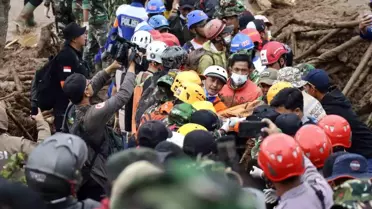 Endonezya'da Toprak Kayması: 49 Ölü