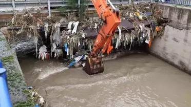 İzmir'de kuvvetli yağış alarmı: Bin 310 personel, 342 araç ve 200 pompa ile sahada