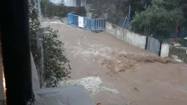 Menderes'te Sağanak Yağış Su Baskınlarına Neden Oldu