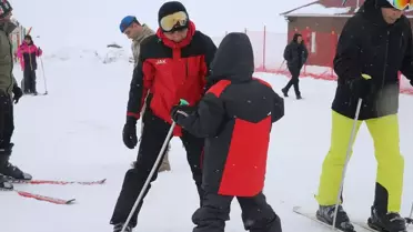 Tokat'ta jandarma, şehit ve gazi çocukları ile yakınlarına kayak eğitimi verdi