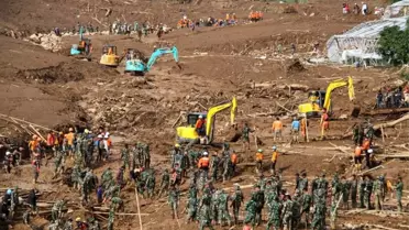 Endonezya'da Toprak Kaymasında 70 Ölü