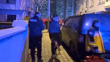 Sokak ortasında bıçaklanan 17 yaşındaki çocuk kanlar içinde binaya sığındı