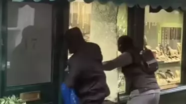 Rahatlığa bak! Vatandaşların gözü önünde balyozu vurup kaçtılar