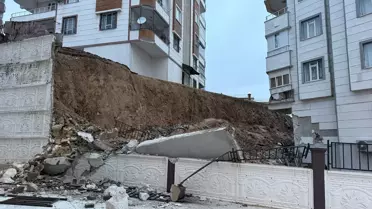 5 katlı binanın istinat duvarı böyle çöktü