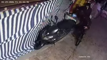 Bisikletli 3 çocuk otomobillerin lastiğini kesip, marketlerden hırsızlık yaptı