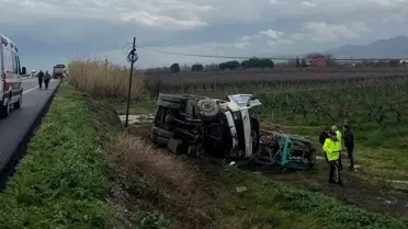 Salihli'de Arızalı Kamyon Şarampole Devrildi