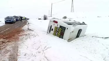 Sivas'ta Öğrenci Servisi Devrildi