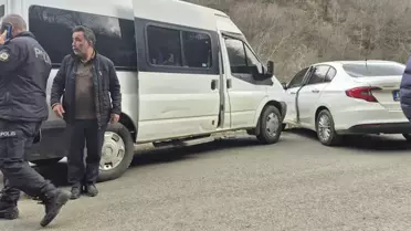 Öğrenci Servisi ve Otomobil Çarpıştı