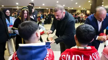 Arnavutköy Belediyesi'nden askere gidecek gençlere kınalı uğurlama