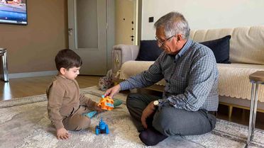 Depremden Torunuyla Hayata Tutundu