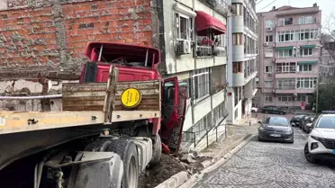 Beşiktaş'ta Tır Freni Boşaldı