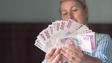Emeklilerin beklediği ödemeler hesaplara yattı