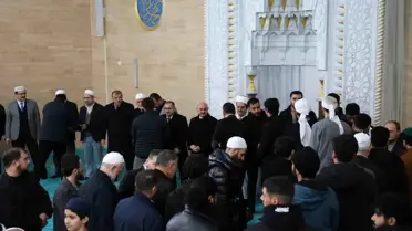 Filistinli öğrencinin şehit edilen ailesi için gıyabi cenaze namazı kılındı