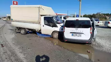Manavgat'ta Hafif Ticari Araç Kamyonet ile Çarpıştı