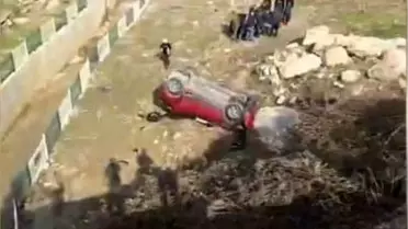 Şırnak'ta Otomobil Şarampole Yuvarlandı