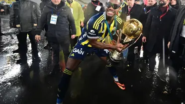 Fenerbahçe, Jhon Duran'ın sözleşmesini feshetti