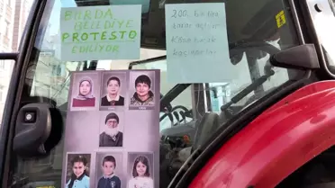 İki yıldır çözüm bulamadı, traktörüyle Bafra Belediyesi önüne dayandı