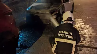 Midyat'ta Park Halindeki Araba Yandı