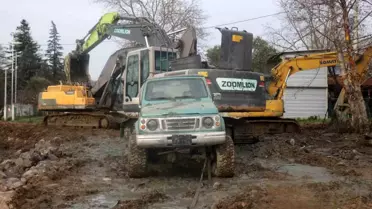 Sakarya'da fıkra gibi olay: Kurtarmaya gelen de battı