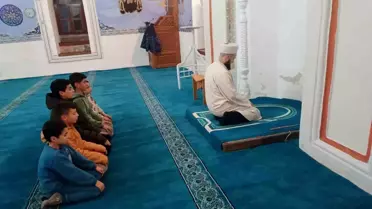Sivrihisar'da Camide Çocuklara Namaz Teşviği