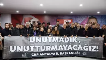 6 Şubat depremlerinin 3. yıl dönümünde hayatını kaybedenler anıldı