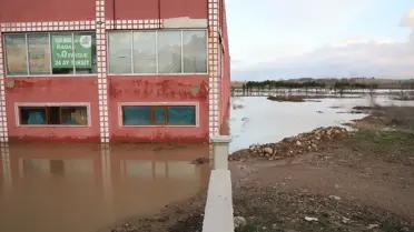 Uşak'ta Taşkın: 35 İş Yeri Su Bastı