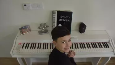 9 Yaşındaki Ali Mert Viyana'da Piyano Çaldı