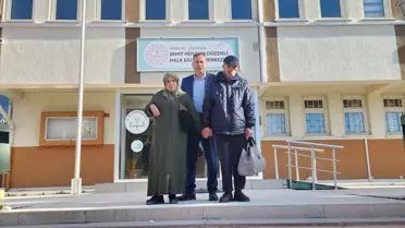 Amasya'da 30 yıllık evli çift birlikte okuma yazma öğreniyor