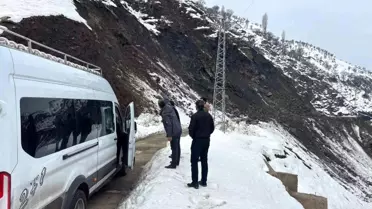 Batman'da Heyelan: 2 Minibüs Mahsur Kaldı