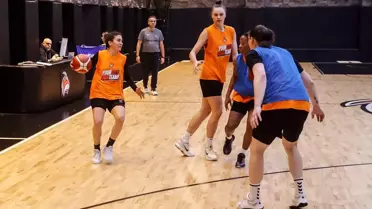 ÇİMSA ÇBK Mersin Yarı Finale Koşuyor