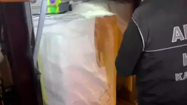 Adana'da 14 Bin Paket Kaçak Sigara Ele Geçirildi