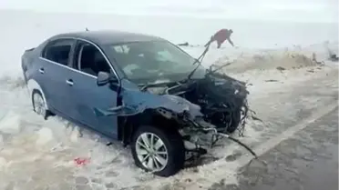 Karayazı'da Tır-Otomobil Çarpıştı: Yaralılar Var