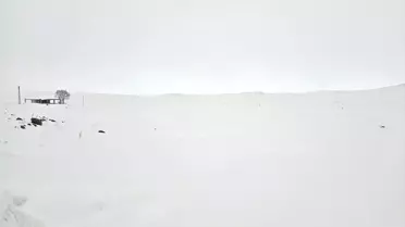 Karayazı'da Soğuk Hava Buzlanma Yarattı