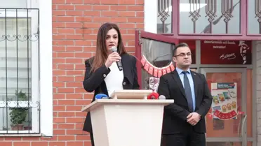 Kahramanmaraş depremlerinde ölenler için okullarda saygı duruşu