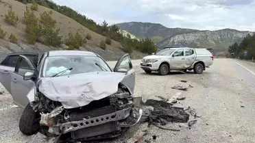 Kastamonu'da pikap ile otomobil çarpıştı: Eski belediye başkanı yaralandı