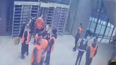 Beşiktaş Maçında Taraftar Düşerek Hayatını Kaybetti