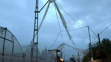 Kumluca'da Sağanak ve Hortum Seraları Vurdu