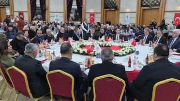 Özgür Özel Depremzedelere Destek Verdi