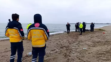 Karasu'da Sahilde Erkek Cesedi Bulundu