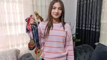 Emine Elif Özer Rekor Kırdı