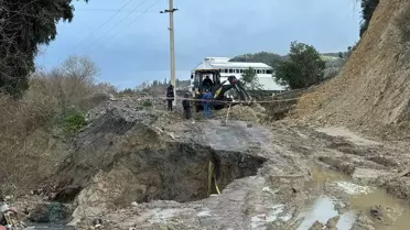 Söke'de Tali Yol Çöktü