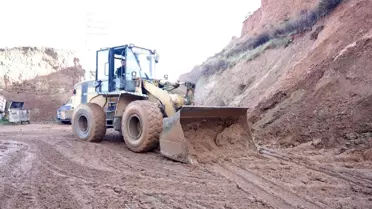 Turgutlu'da Şiddetli Yağış Toprak Kaymasına Neden Oldu