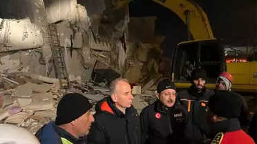 Unutulmayan fedakarlık: Kolunda kemoterapi serumuyla deprem bölgesinde çalıştı