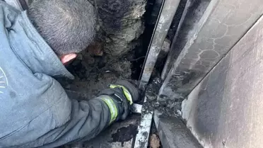 Tuşba'da Çatı Yangını Söndürüldü