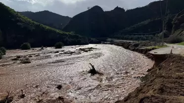 Alaşehir'de Sel: Yol Kapandı
