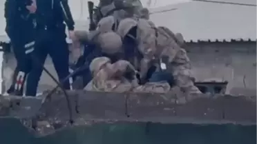 Eski iş yerini basıp 4 kişi yaraladı; çıktığı çatıda özel harekat etkisiz hale getirdi